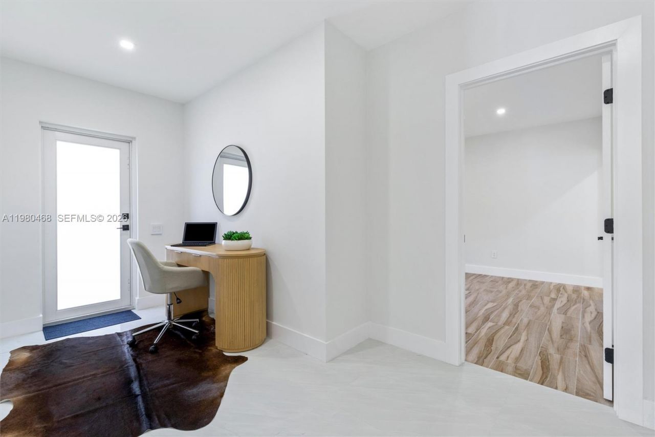 1840 NE 199th St , Miami, FL 33179 Photo