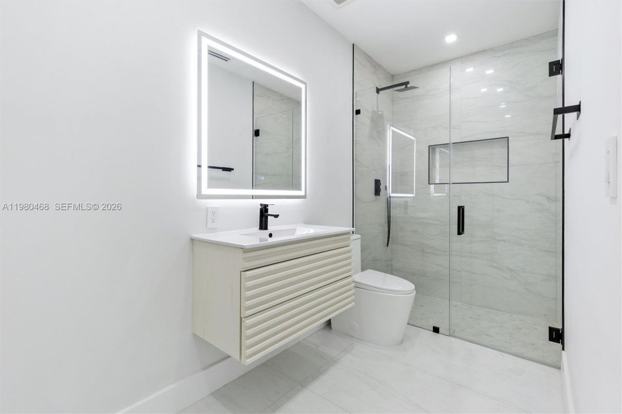 1840 NE 199th St , Miami, FL 33179 Photo