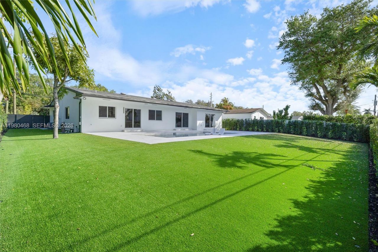 1840 NE 199th St , Miami, FL 33179 Photo