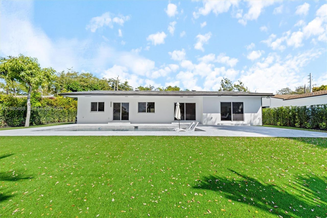 1840 NE 199th St , Miami, FL 33179 Photo