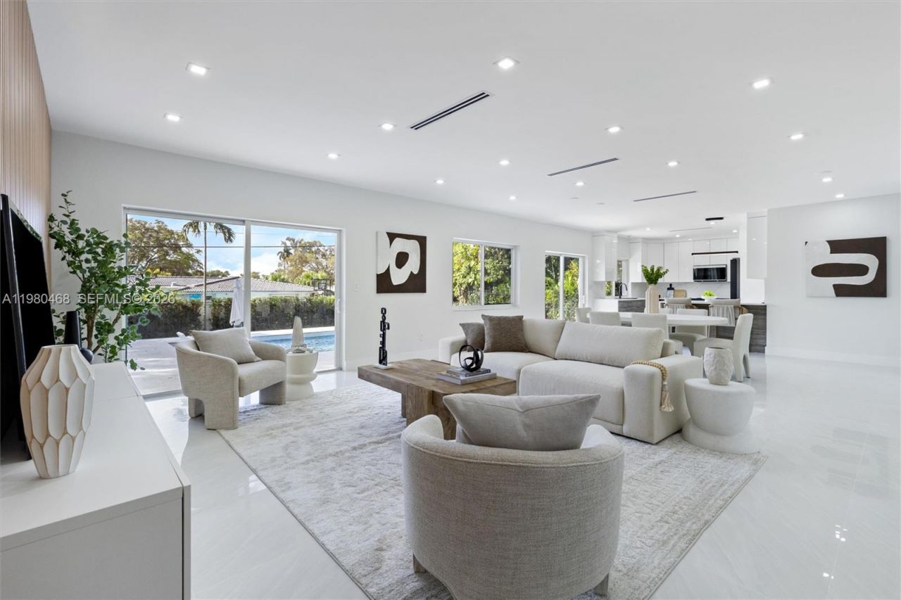 1840 NE 199th St , Miami, FL 33179 Photo