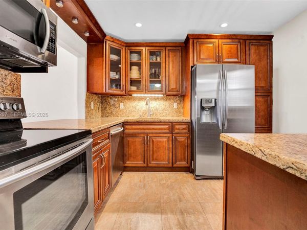 410 SE 2nd St , Unit 220, Hallandale Beach, FL 33009