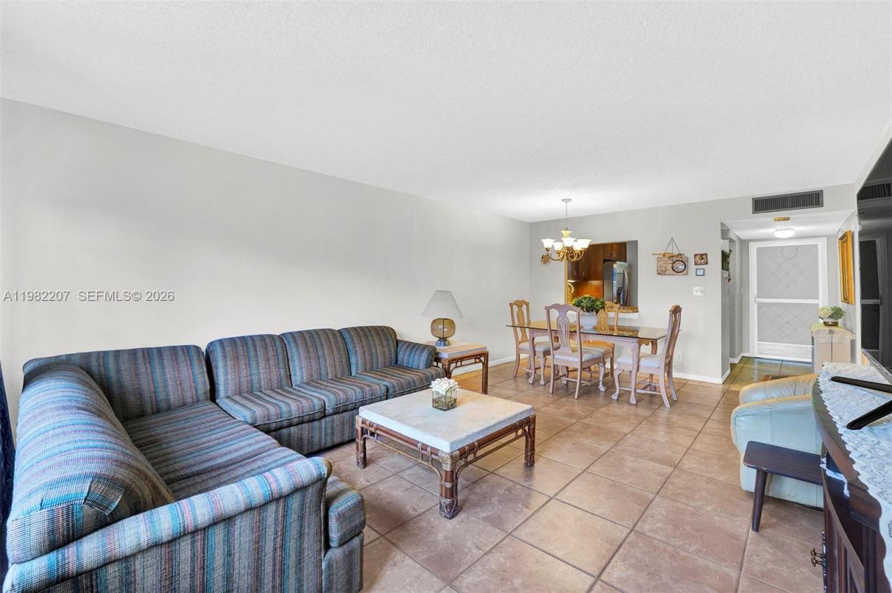 410 SE 2nd St , Unit 220, Hallandale Beach, FL 33009 Photo