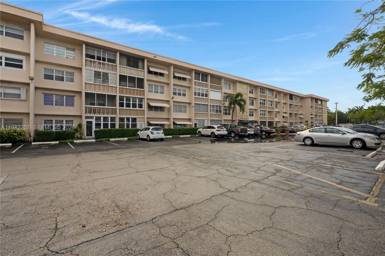 410 SE 2nd St , Unit 220, Hallandale Beach, FL 33009 Photo