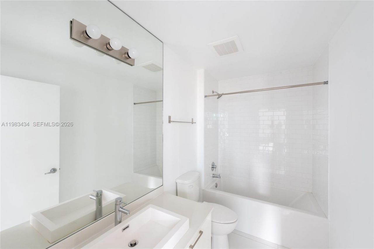 151 SE 1st St , Unit 1709, Miami, FL 33131 Photo