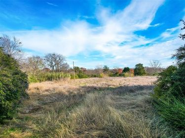 910 N Prairie Creek Road, Dallas, TX 75217