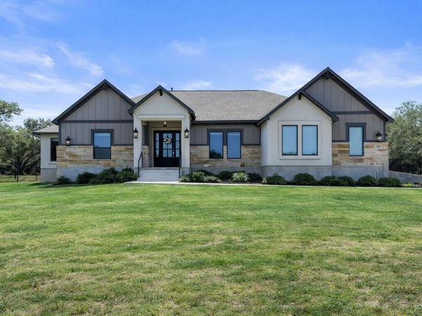 204 Love Creek CT, Spicewood, TX 78669