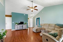 527 Cottage Oaks Circle photo 4