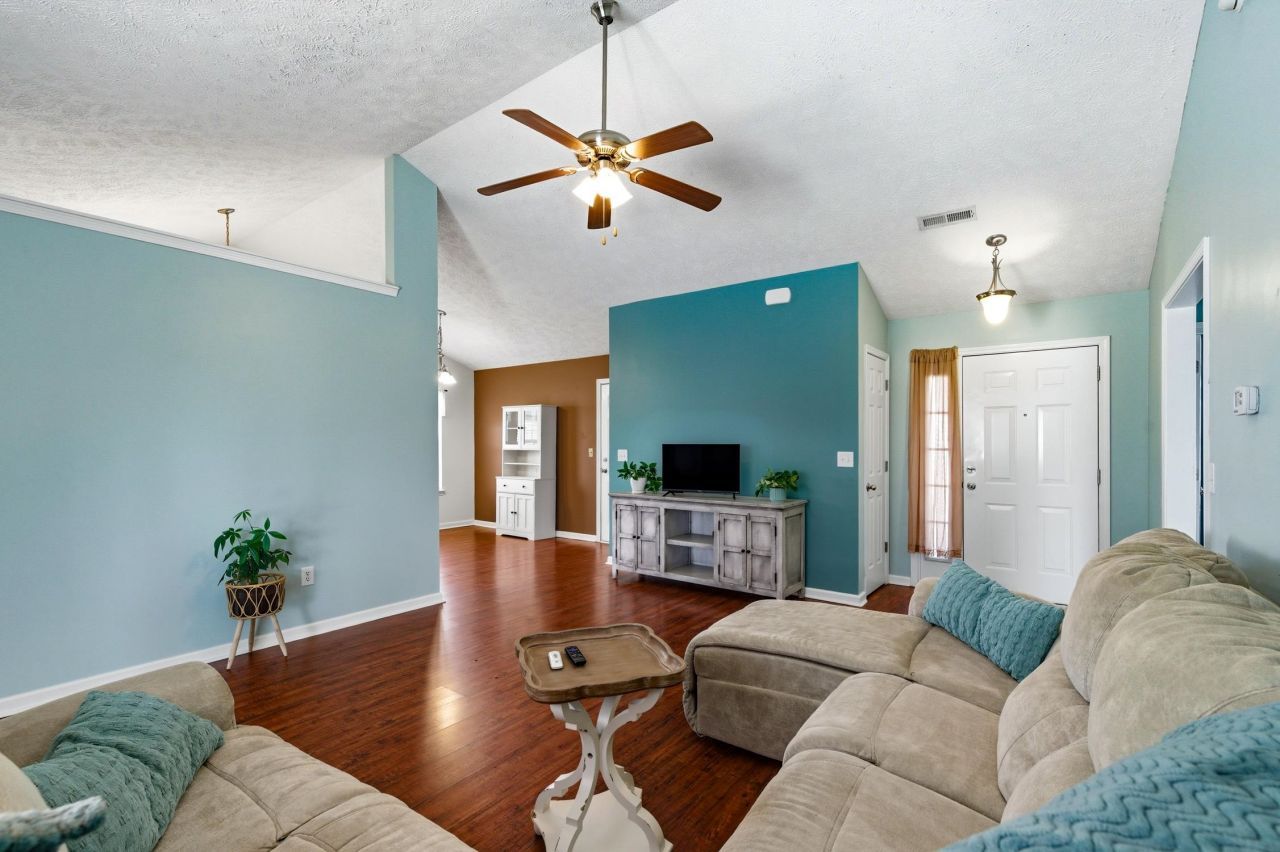 527 Cottage Oaks Circle Photo 5