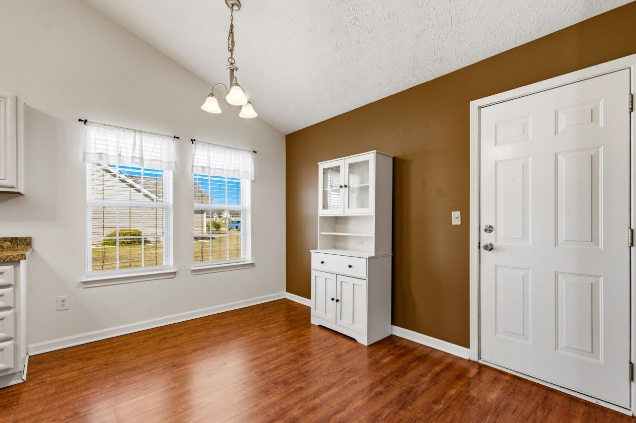 527 Cottage Oaks Circle Photo 6