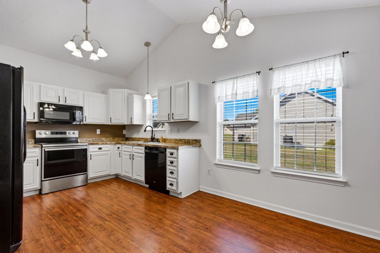 527 Cottage Oaks Circle Photo 7