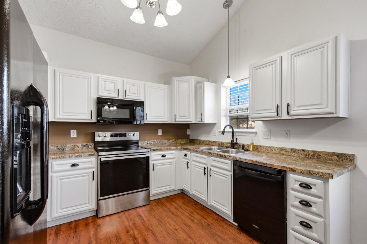 527 Cottage Oaks Circle Photo 8