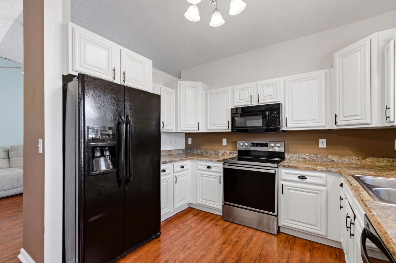 527 Cottage Oaks Circle Photo 9