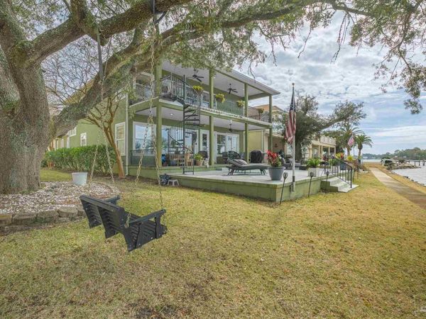 697 Palomar Dr, Pensacola, FL 32507