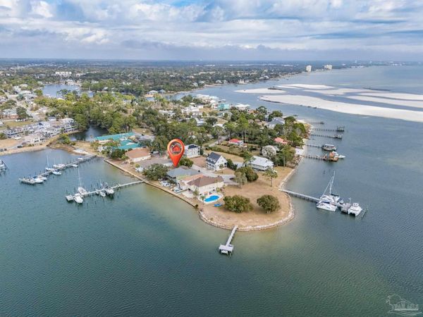 697 Palomar Dr, Pensacola, FL 32507