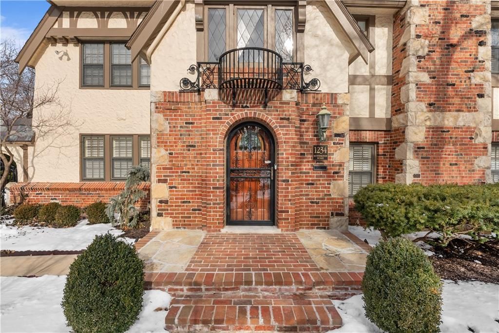 1234 Huntington Road, Kansas City, MO 64113 Main Photo