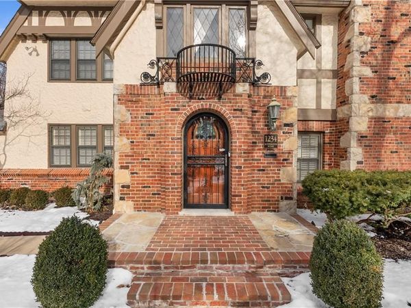 1234 Huntington Road, Kansas City, MO 64113