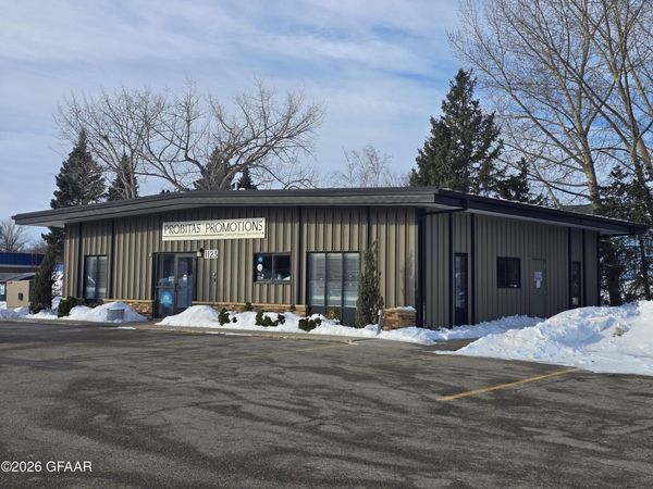 1123 42ND Street, Grand Forks, ND 58203