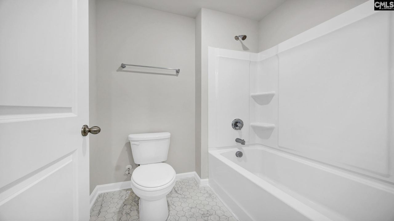 423 Leathertree Lane Photo 33