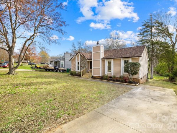 8122 Strawberry Point Drive, Charlotte, NC 28215