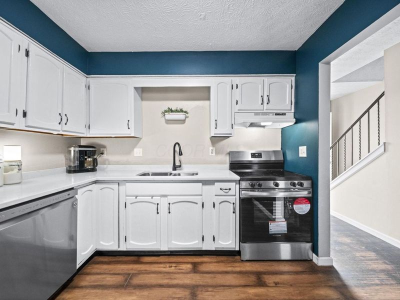 2744 Saltergate Drive, Dublin, OH 43016 Photo 2