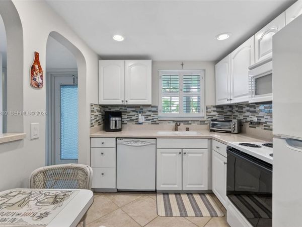 6650 Royal Palm Blvd, Unit 207C, Margate, FL 33063