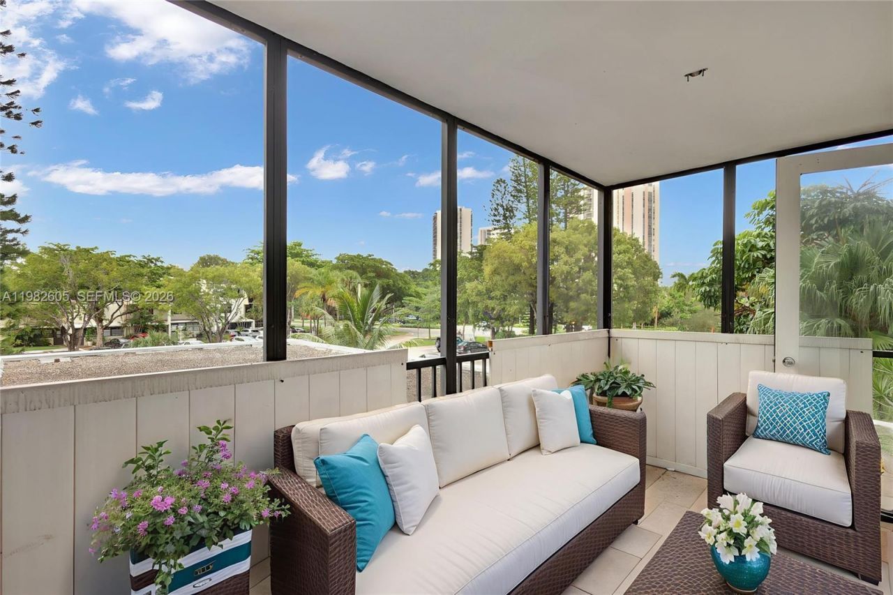 20100 W Country Club Dr , Unit 204, Aventura, FL 33180 Photo