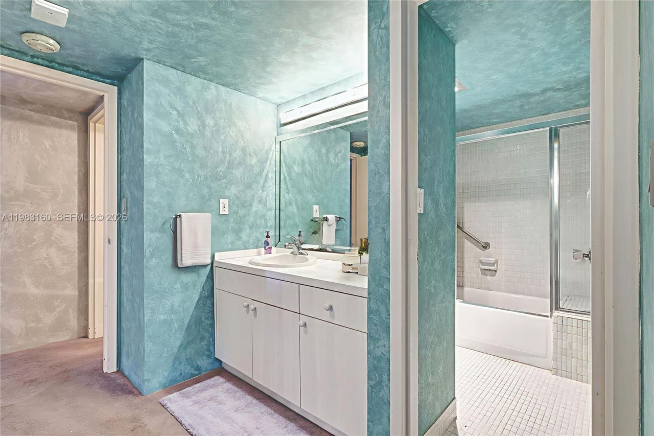 20100 W Country Club Dr , Unit 405, Aventura, FL 33180 Photo