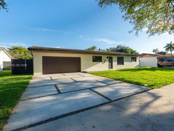 14515 Mahogany Ct, Miami Lakes, FL 33014