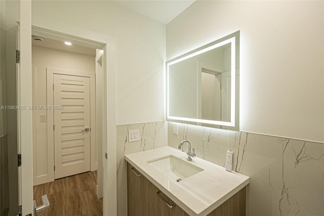 14515 Mahogany Ct, Miami Lakes, FL 33014 Photo