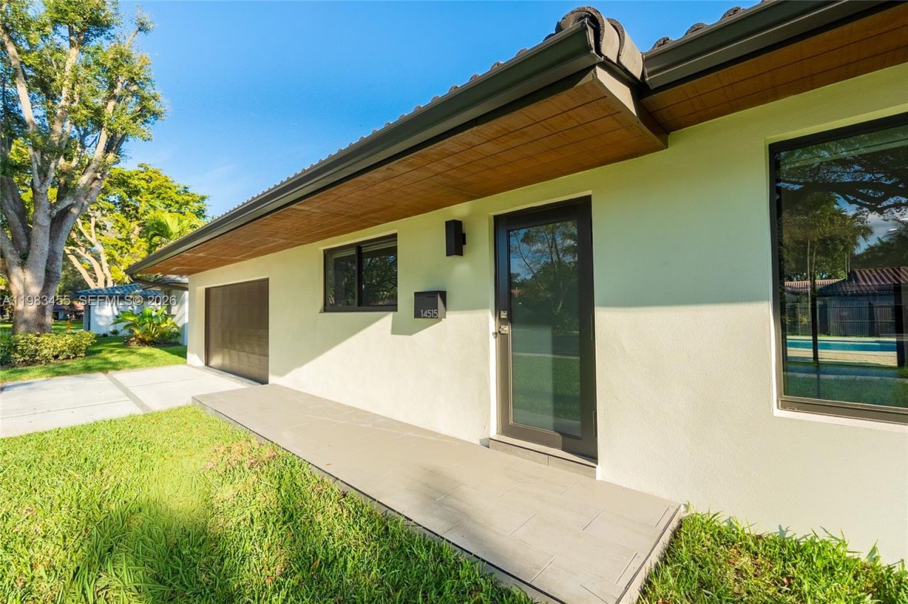 14515 Mahogany Ct, Miami Lakes, FL 33014 Photo