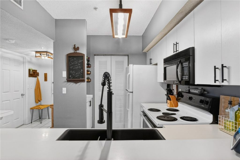 1640 N 42nd Circle, Unit 305, Vero Beach, FL 32967 Photo