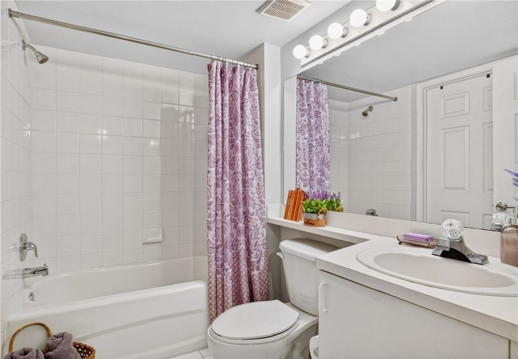 1640 N 42nd Circle, Unit 305, Vero Beach, FL 32967 Photo