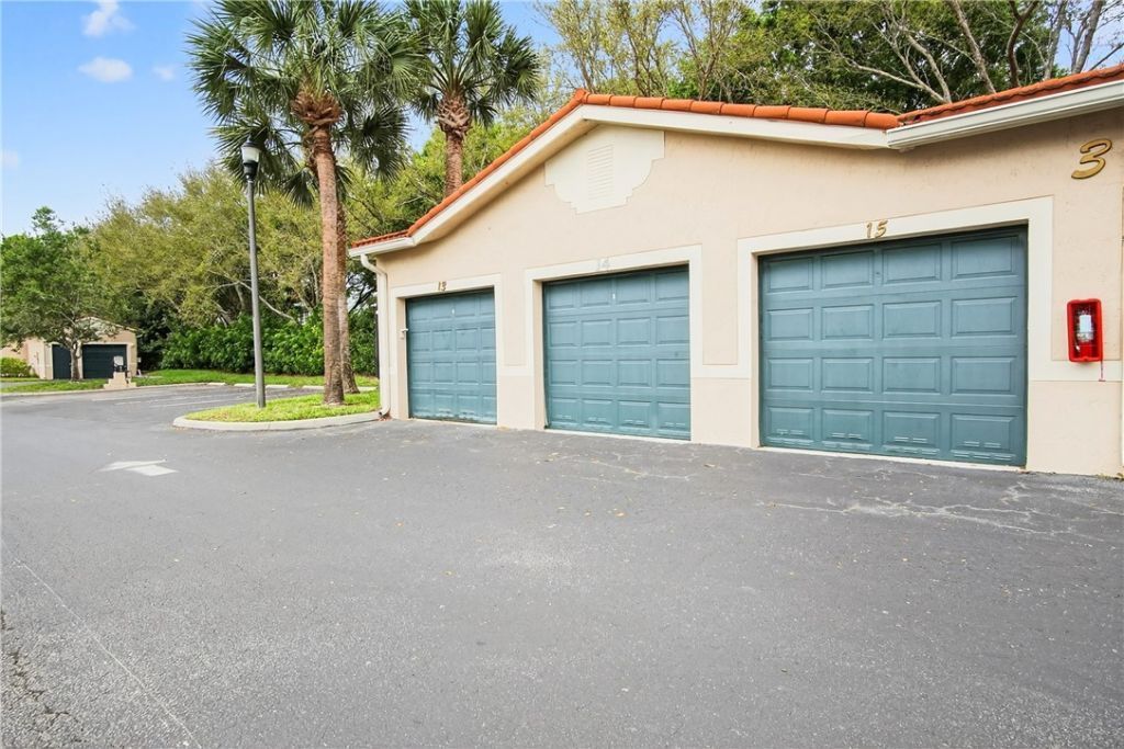 1640 N 42nd Circle, Unit 305, Vero Beach, FL 32967 Photo