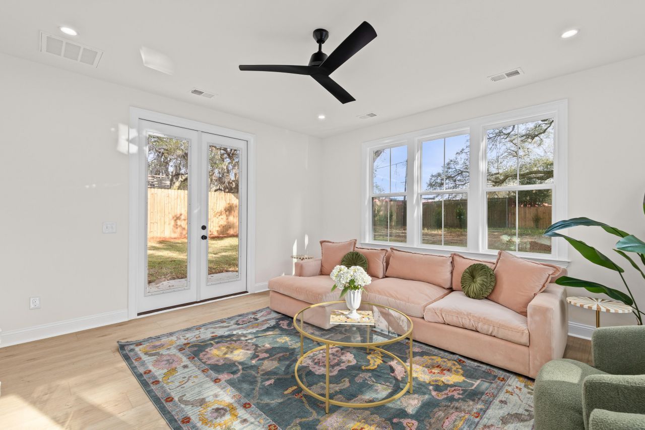 1105 Justice Street Photo 16