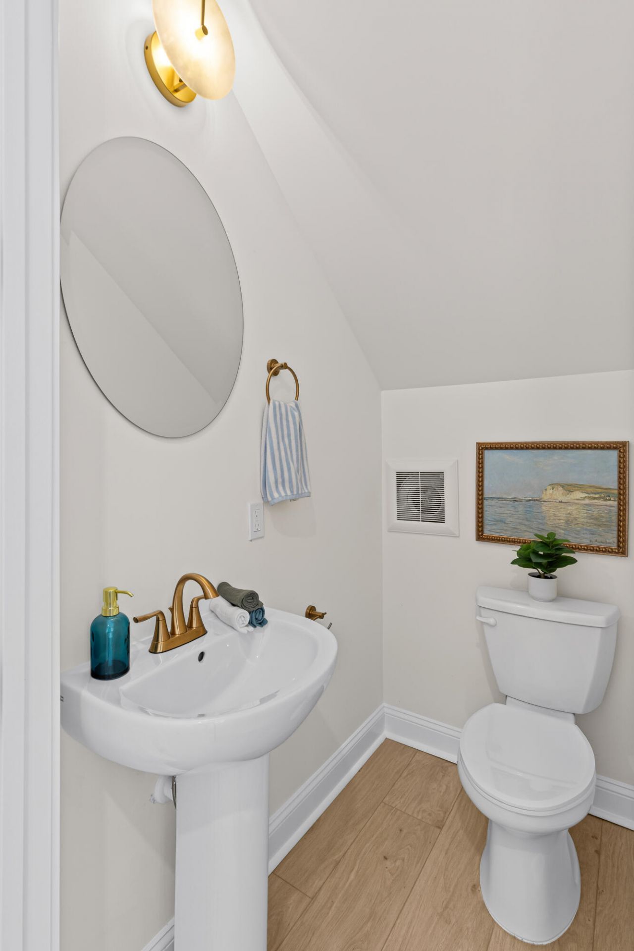 1105 Justice Street Photo 17