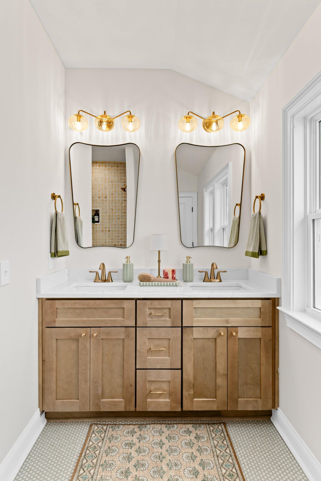 1105 Justice Street Photo 28