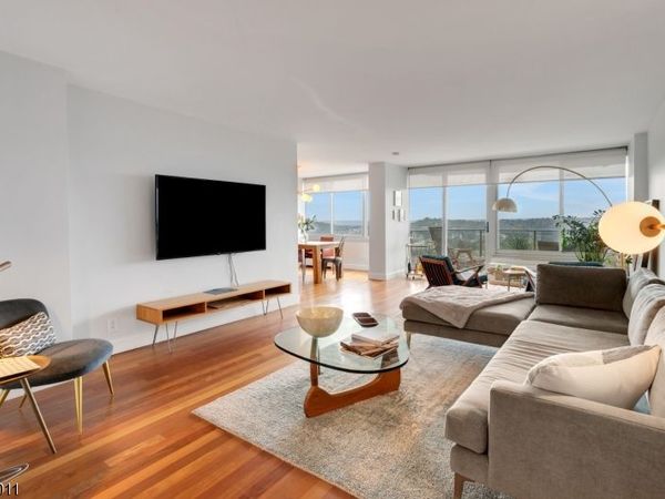 1 Claridge Dr, Verona, NJ 07044