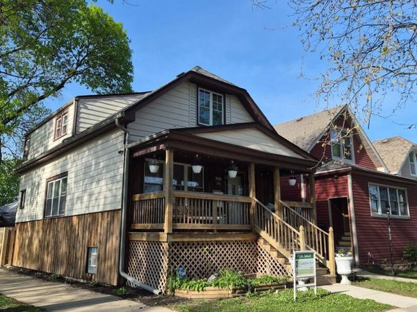 5758 W Warwick Avenue, Chicago, IL 60634
