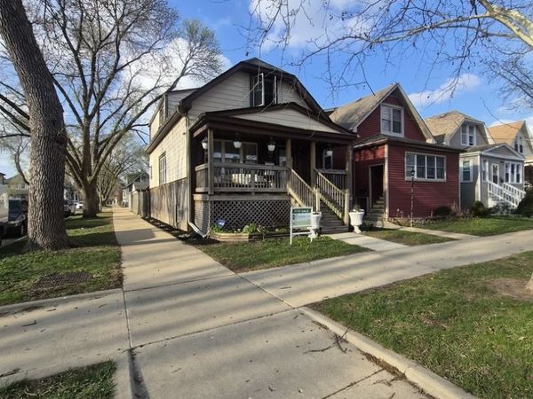 5758 W Warwick Avenue, Chicago, IL 60634