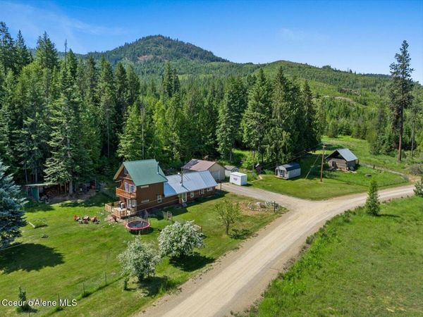 929 Irish RD , Sagle, ID 83860