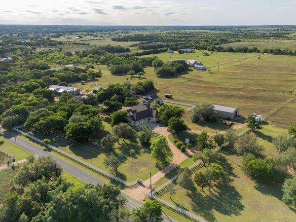 134 Creekside DR, Liberty Hill, TX 78642