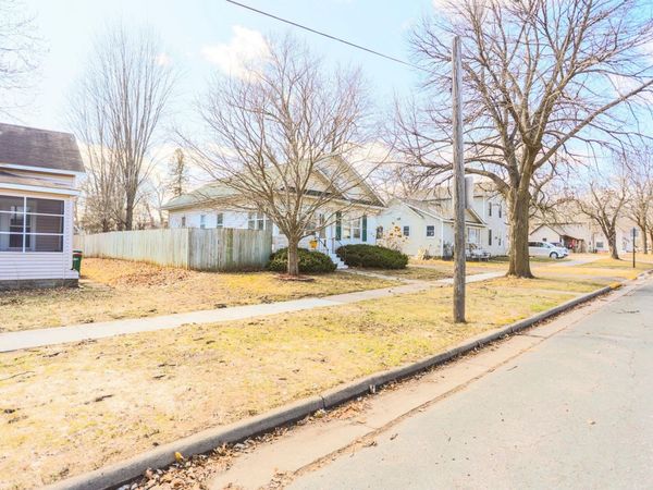 522 E Walnut Street, River Falls, WI 54022