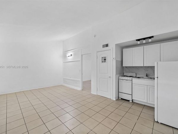 840 SW 7th St , Unit 850, Miami, FL 33130