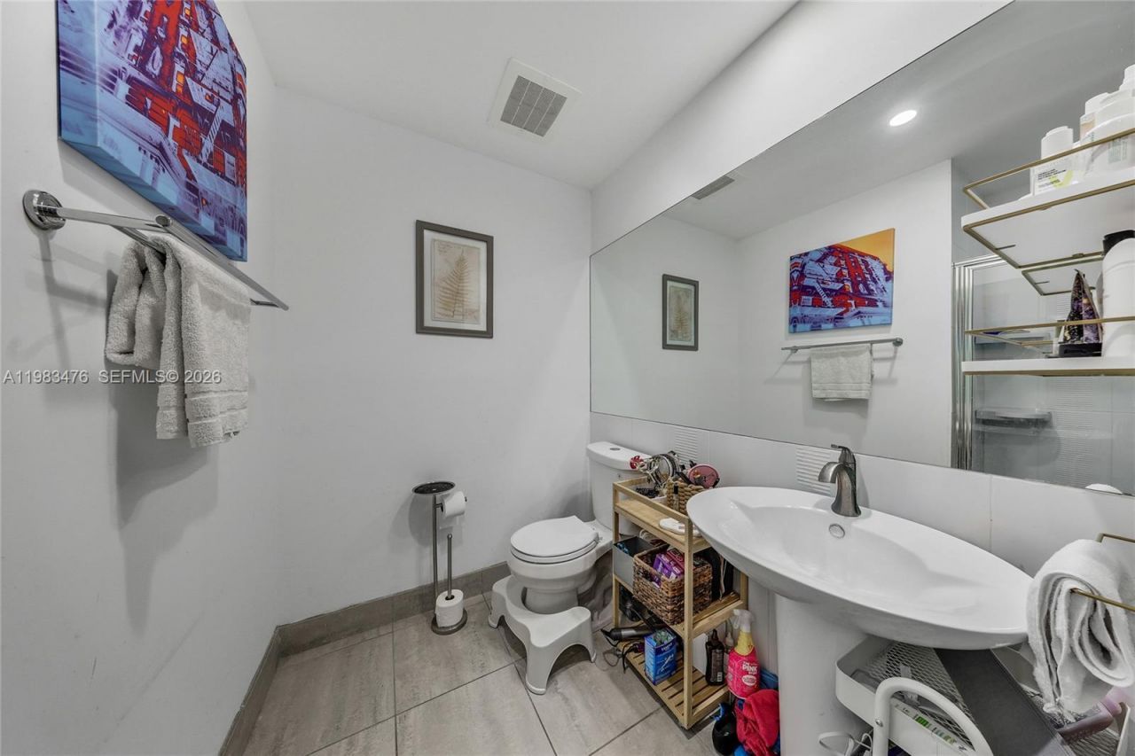 3250 Grand Ave , Unit 303, Miami, FL 33133 Photo