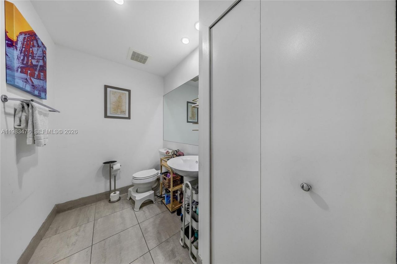 3250 Grand Ave , Unit 303, Miami, FL 33133 Photo