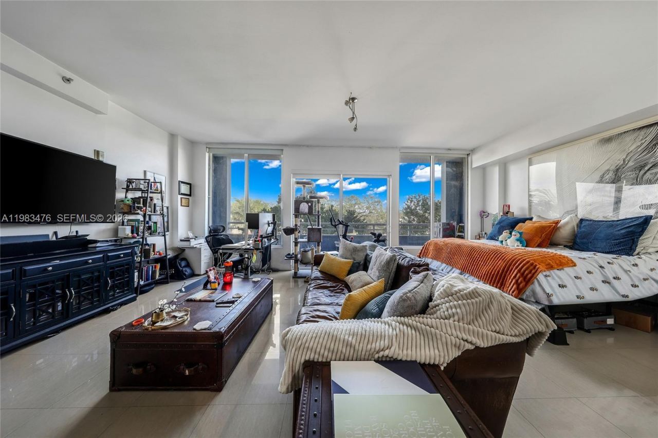 3250 Grand Ave , Unit 303, Miami, FL 33133 Photo