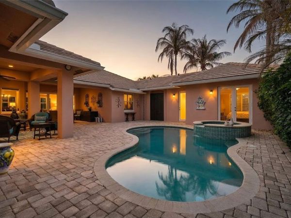 9078 Castle Harbour Circle, Vero Beach, FL 32963