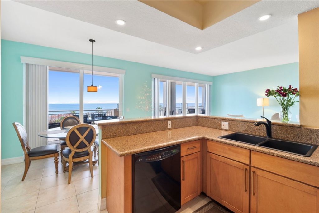 140 Warsteiner Way, Unit 602, Melbourne Beach, FL 32951 Photo