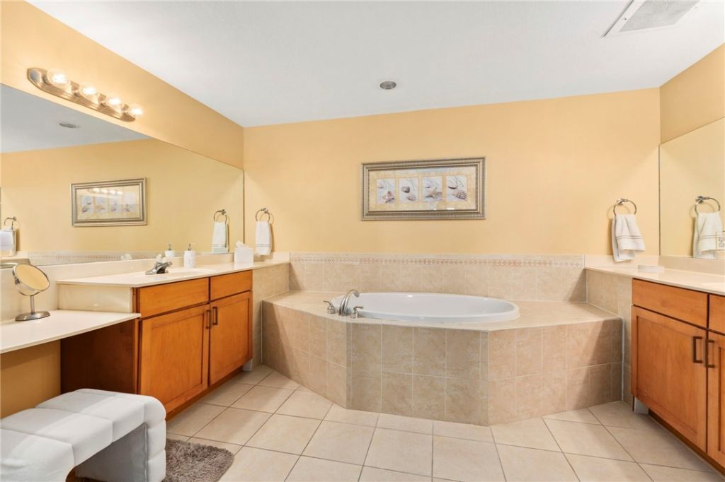 140 Warsteiner Way, Unit 602, Melbourne Beach, FL 32951 Photo